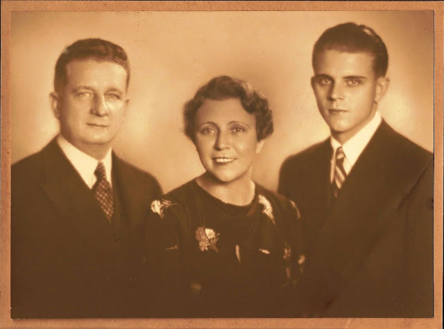 Romeu, Julieta e Frank Gibson 1940 (2).jpg